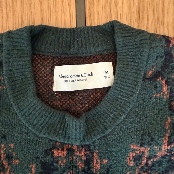 Men's Abercrombie Crewneck Printed Sweater- Size Medium - Picture 2 of 2